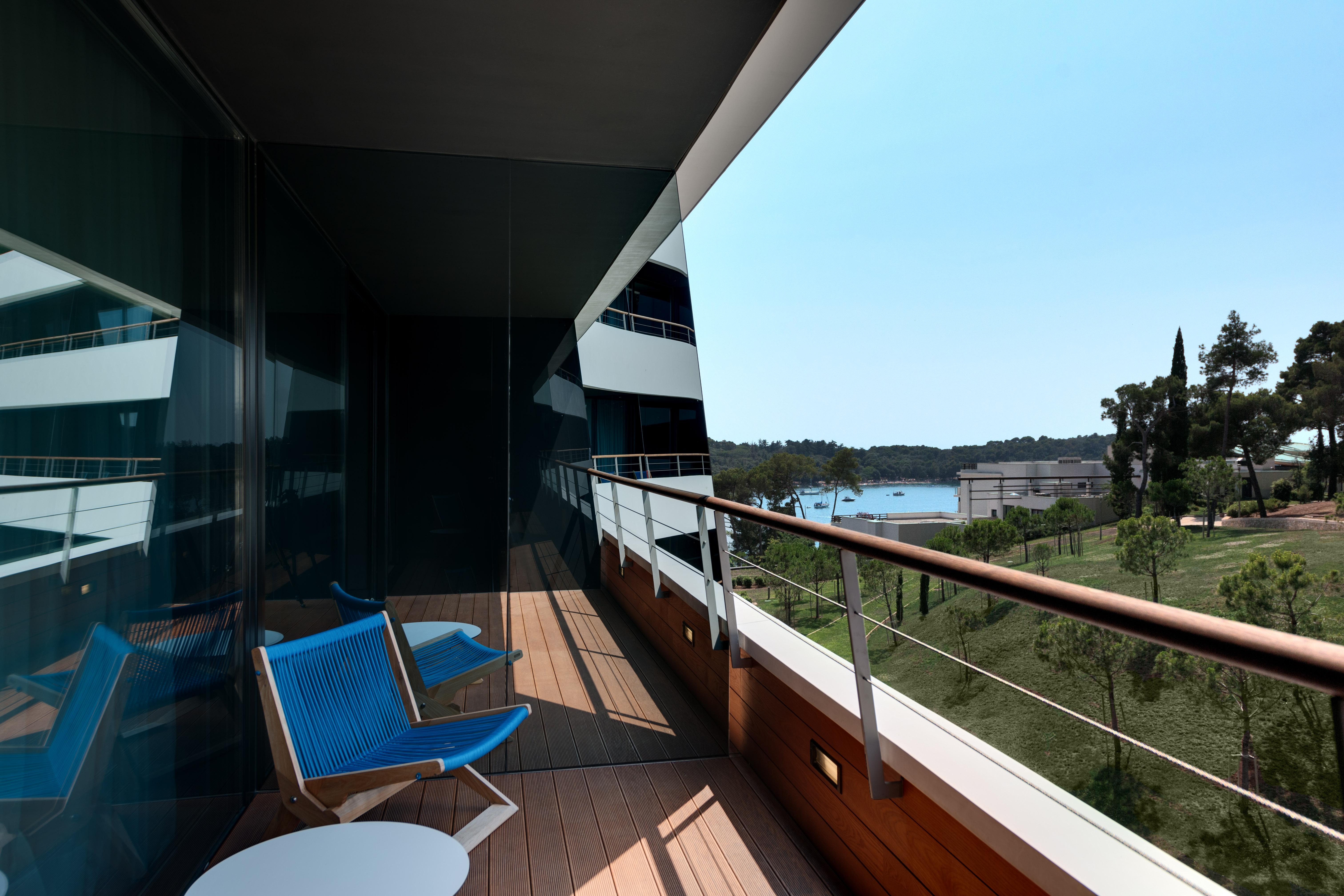 Lone Hotel By Maistra Collection Ровин Екстериор снимка A balcony