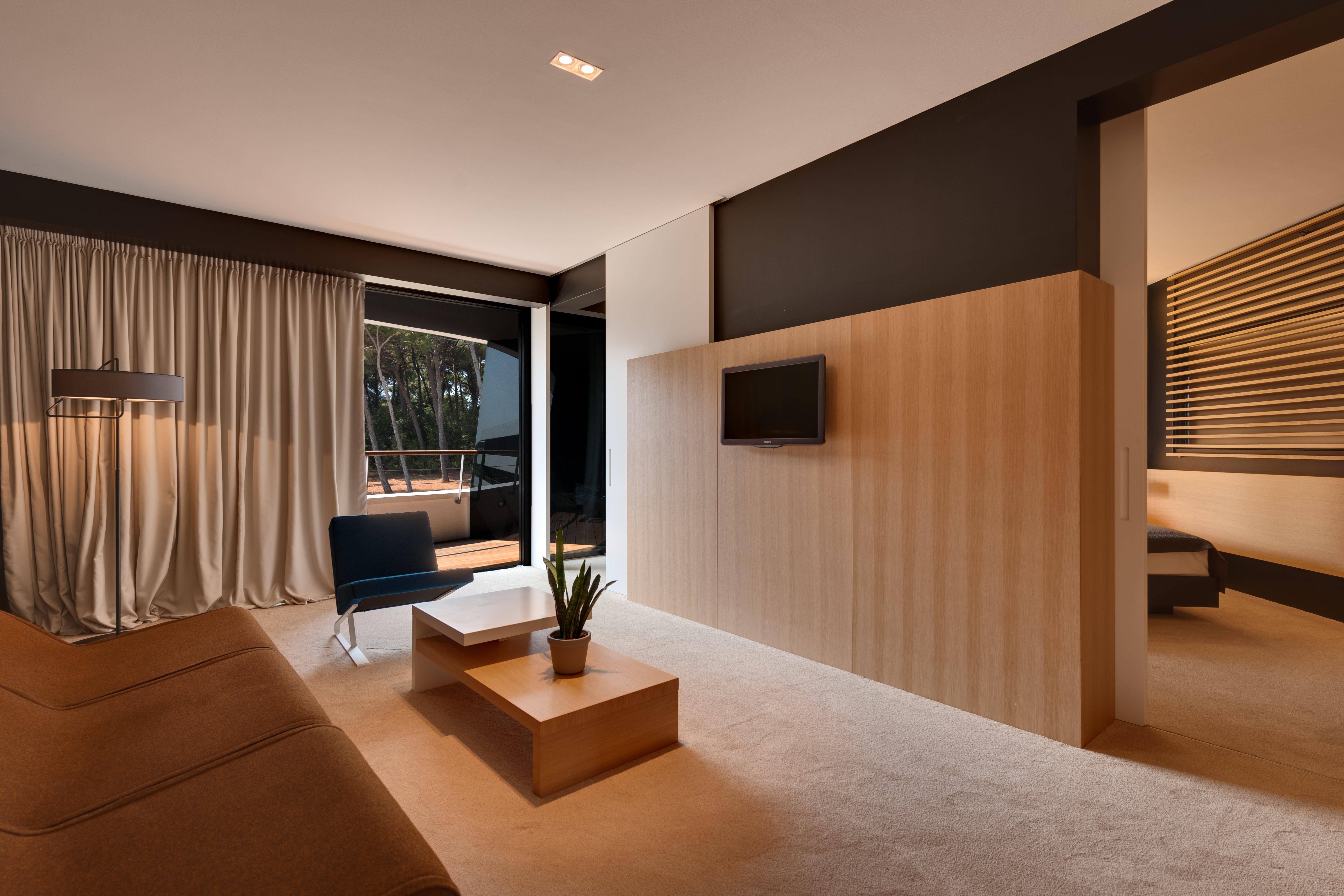 Lone Hotel By Maistra Collection Ровин Екстериор снимка A 3D rendering of a hotel room