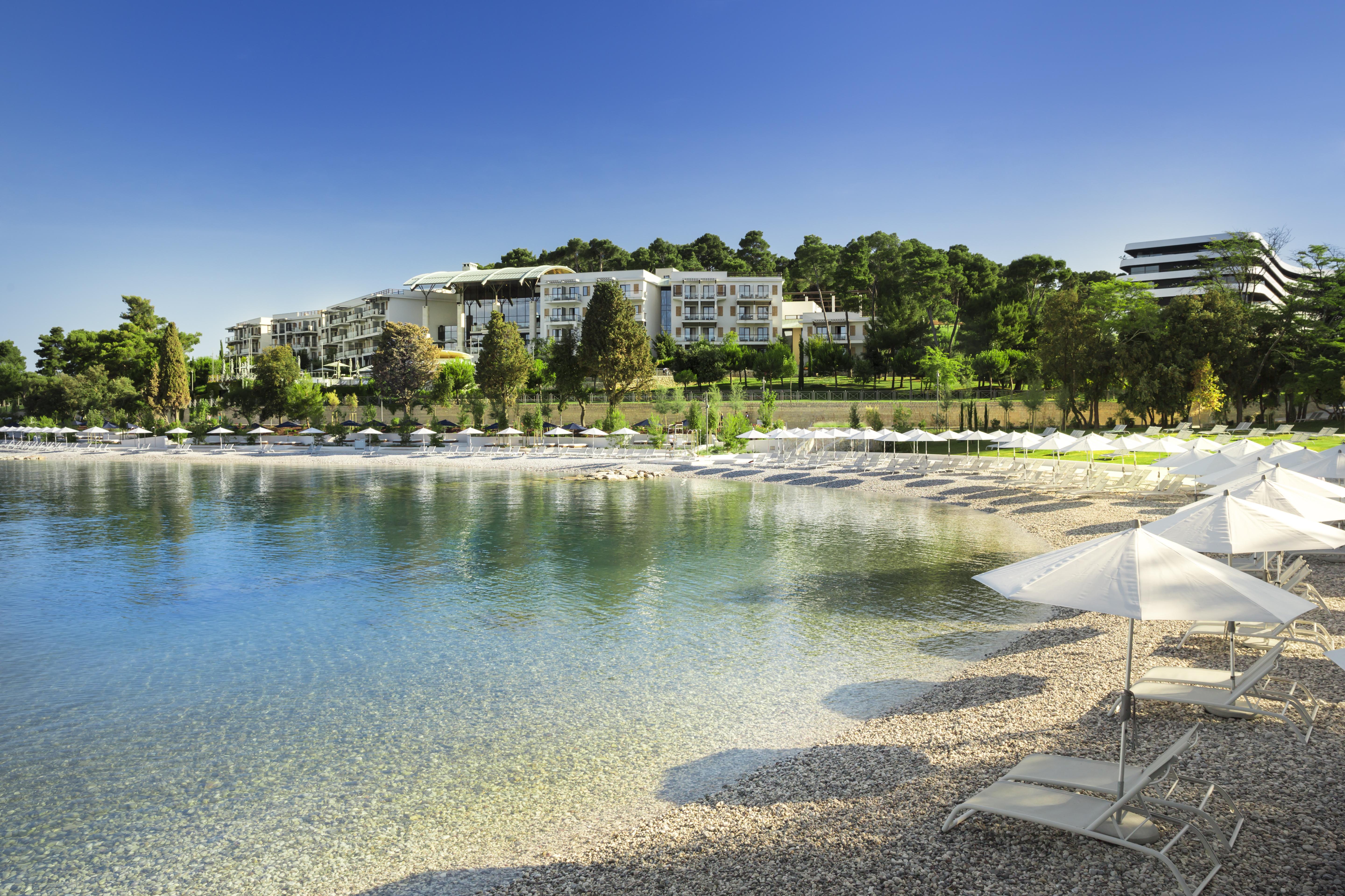 Lone Hotel By Maistra Collection Ровин Екстериор снимка Beach at the hotel