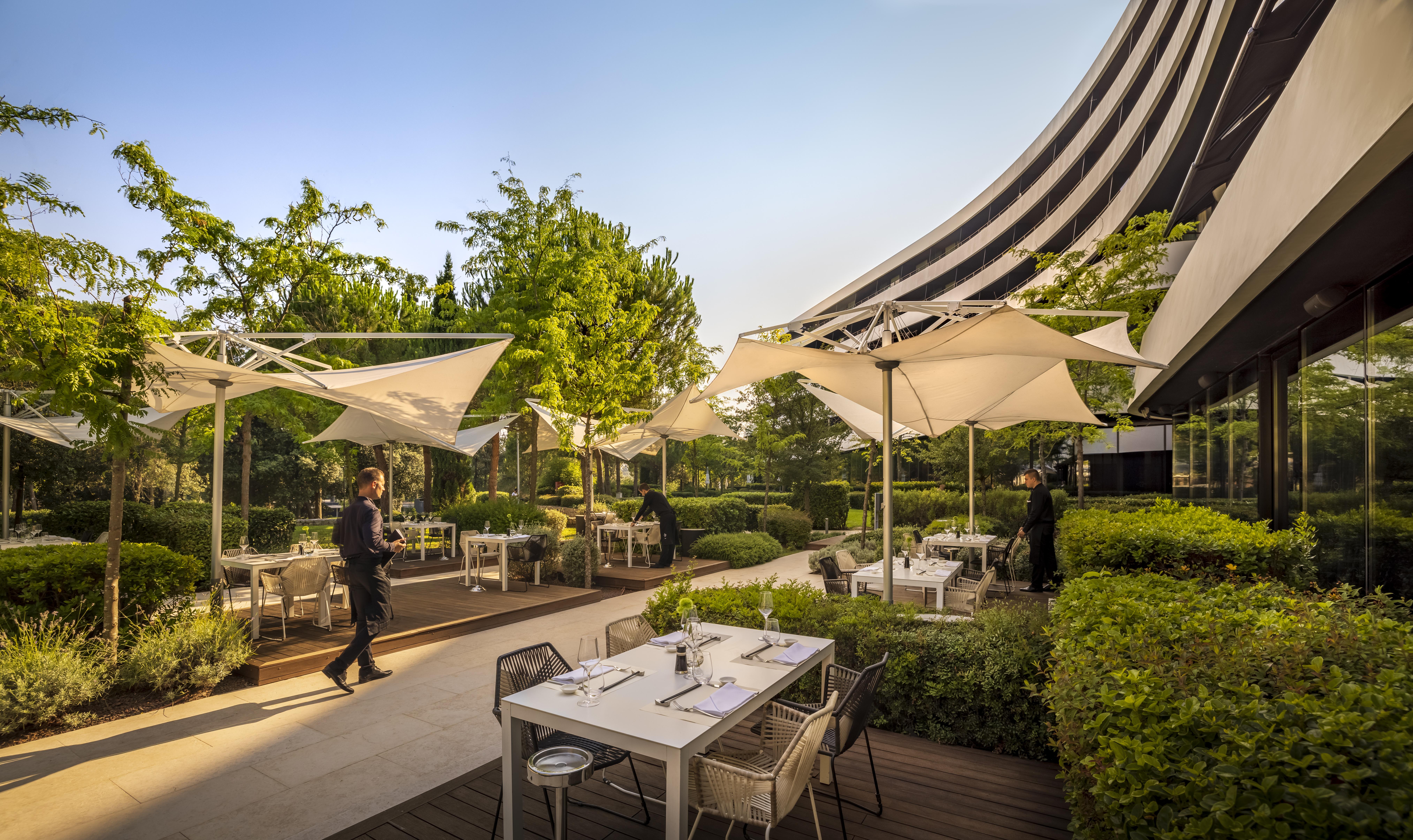 Lone Hotel By Maistra Collection Ровин Екстериор снимка The restaurant's terrace