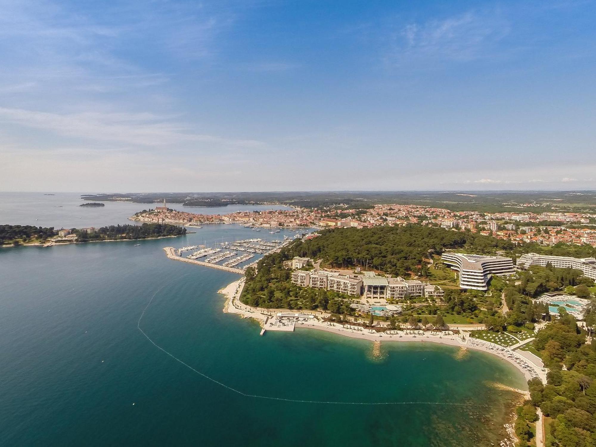 Lone Hotel By Maistra Collection Ровин Екстериор снимка Aerial view of the town