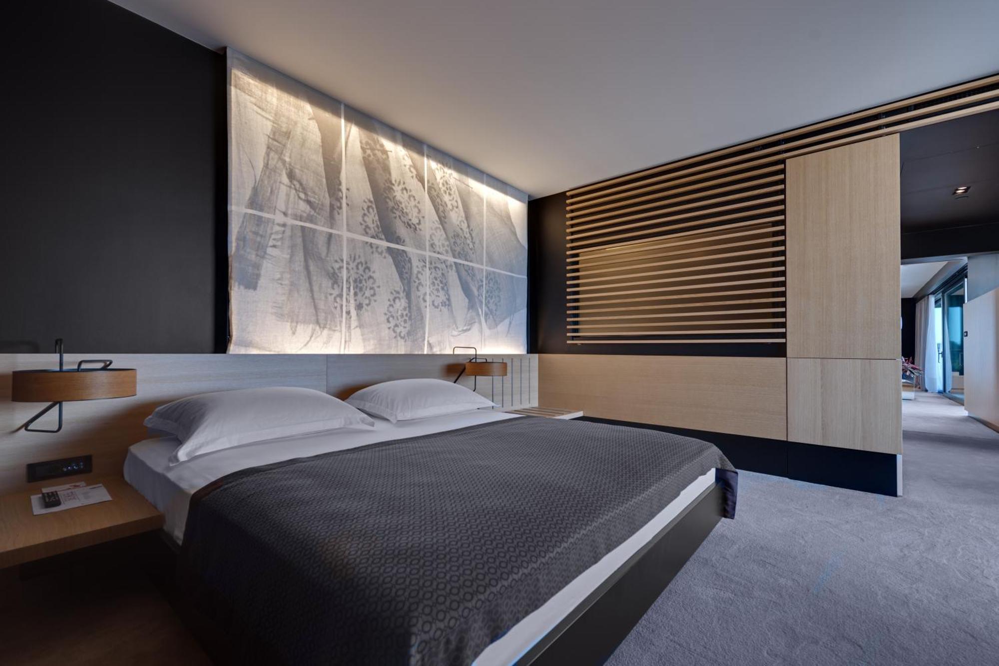Lone Hotel By Maistra Collection Ровин Стая снимка A bedroom at the hotel